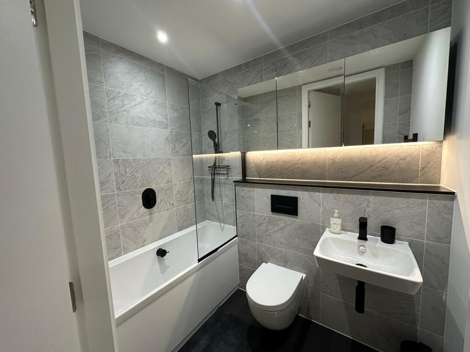 Luxury 1 Bed Near Victoria